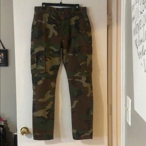 Forever 21 cargo camo pants.W32L30.Exc cond.